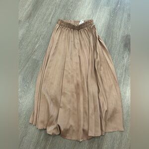 Elegant Tan Pleated Skirt
